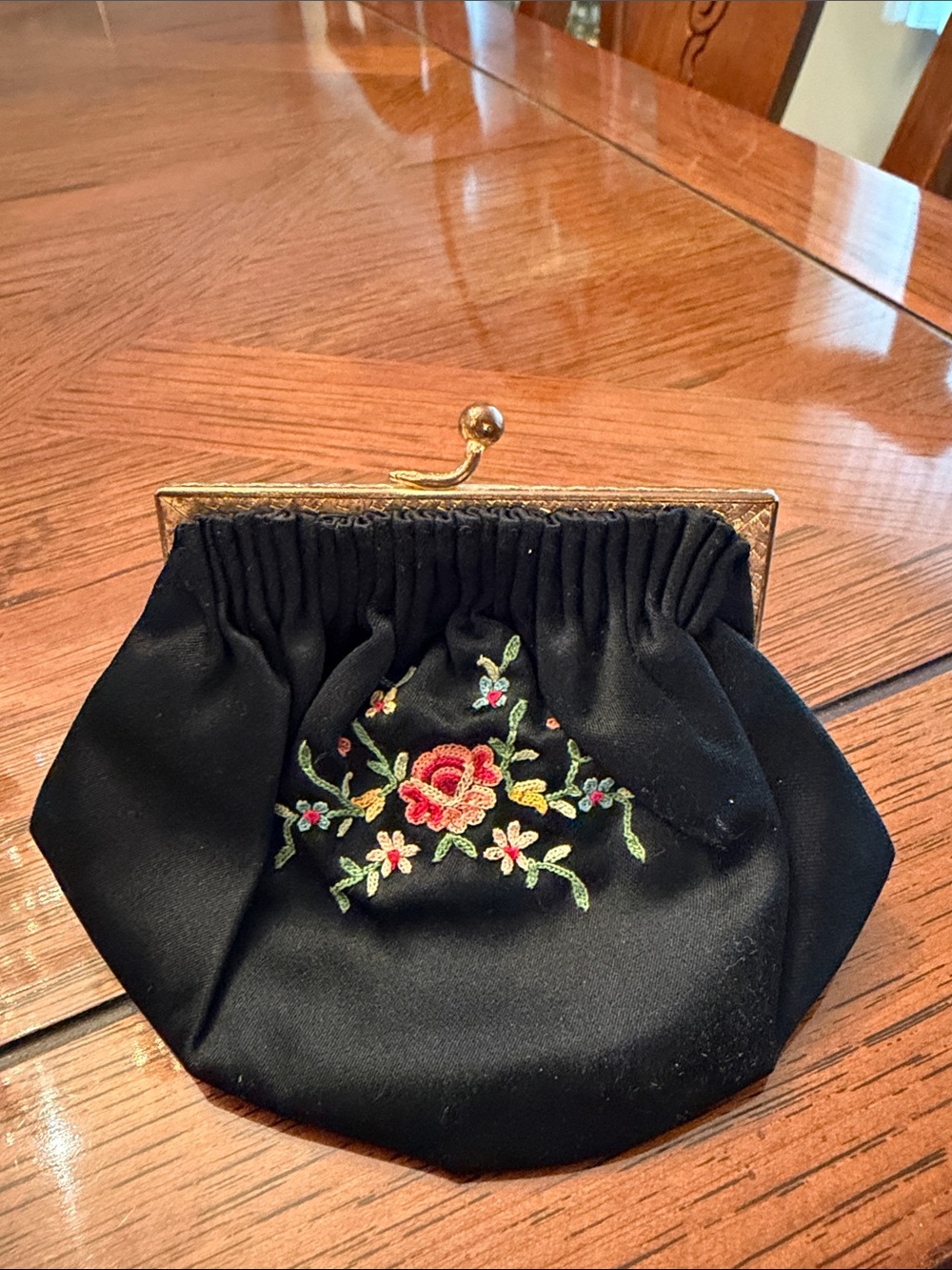 Vintage Black Embroidered Floral Kiss-Lock Change Purse Made in France 🇫🇷